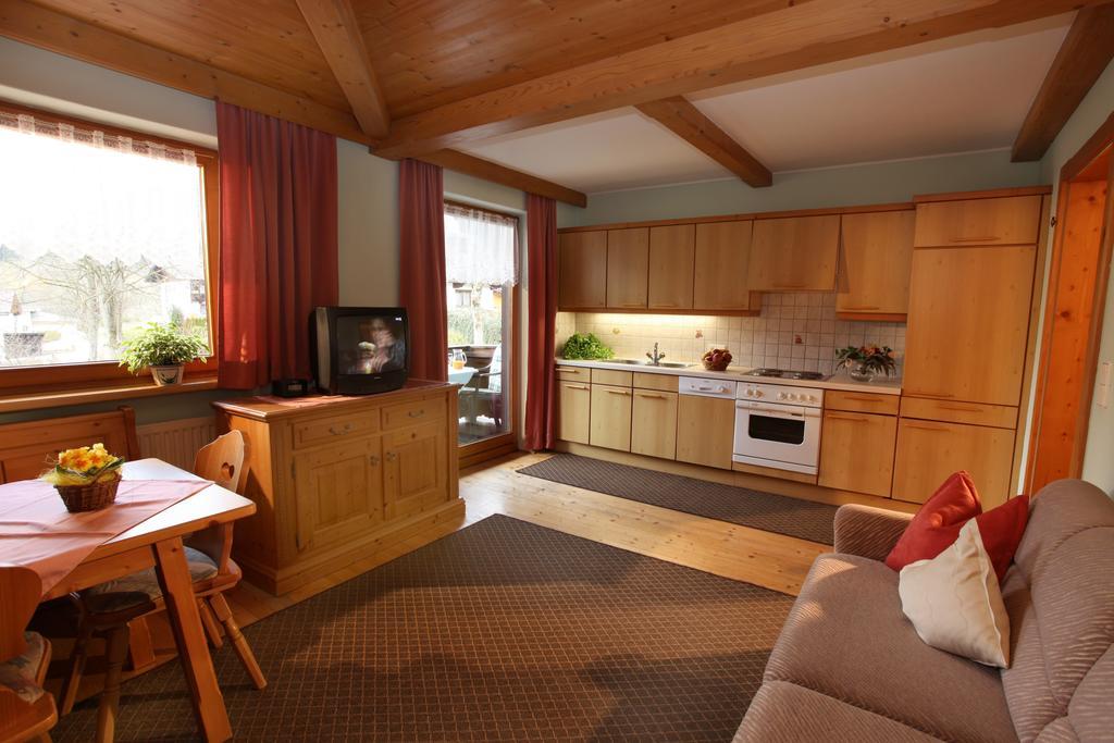 Gaestehaus Hoelzl Itter Bilik gambar