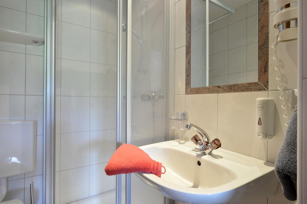 Gaestehaus Hoelzl Itter Bilik gambar